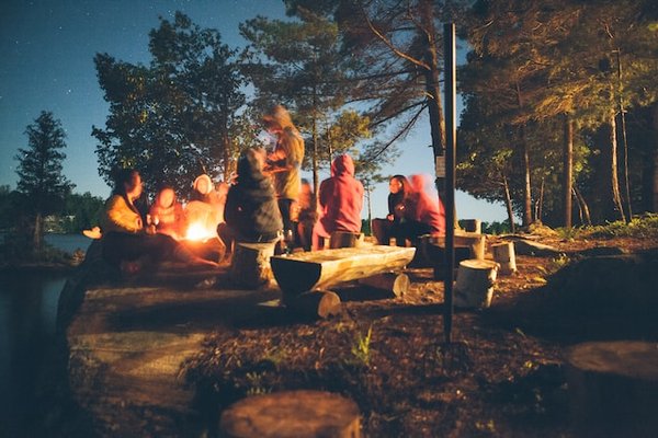 Comment préparer un itinéraire de camping pour explorer les parcs nationaux en Amérique du Nord?