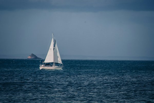 Quelles sont les options de location pour les amateurs de voile en Méditerranée?